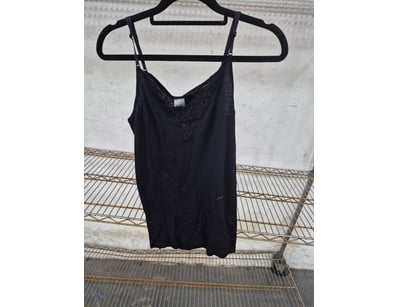 RRP $49.95
Base layer 
PW cami with motif
Size Med...