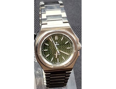Affordable Watch Market (A999) - Lot 509