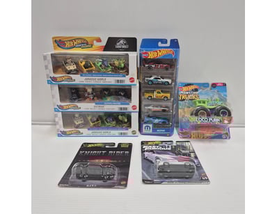 Curios & Collectables (A977) - Lot 8082