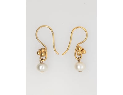 GOLD PEARL EARRINGS


583010+207


