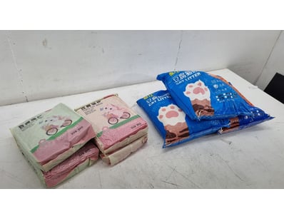 Lot comprising cat litter products including tofu-...