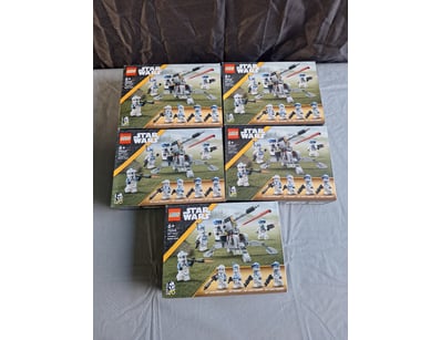 **UNRESERVED** LIFETIME COLLECTION OF LEGO PART... - Lot 354