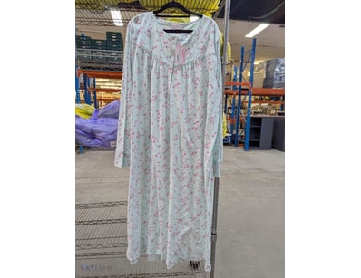 RRP: $69.95, Shrank Poly/Cotton Nightgown, size 26...