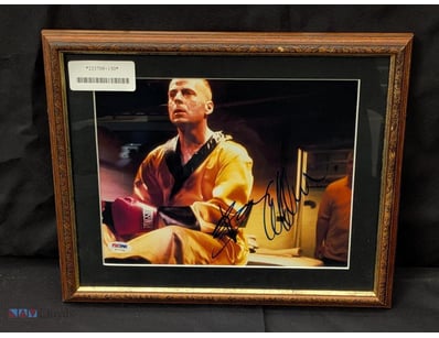 AUTOGRAPHED PHOTOGRAPH OF BRUCE WILLIS.

Item Size...