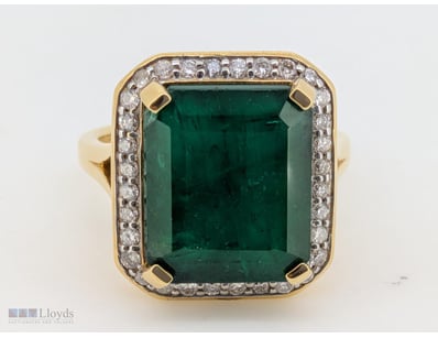 18CT YELLOW GOLD EMERALD AND DIAMOND RING

18Ct Ye...