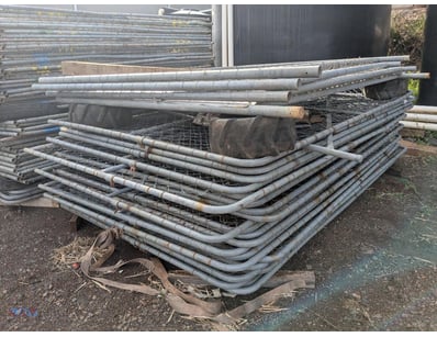 Metal Fencing 

Approx Dimensions each: 2500 L x 5...