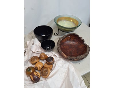 Assorted Box Lot

Includes Various Bowls

SOLD AS ...