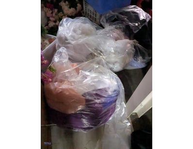 Bulk lot of fabrics -various sizes and colours 

S...