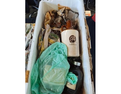 Vintage collectible lot comprising Australian and ...