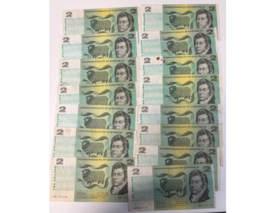 AUSTRALIAN $2 BANKNOTES

X15 R83 (F), CV: $9 EAC...