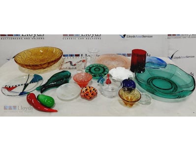 ASSORTED GLASS AND CRYSTAL ITEMS INCLUDING, ANCHOR...