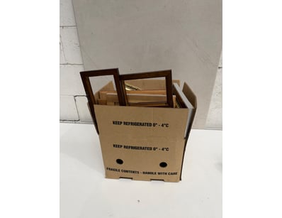 Lot comprising assorted picture frames in various ...