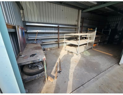 Shed Contents

Includes:
1x Work Bench
2x Wall...