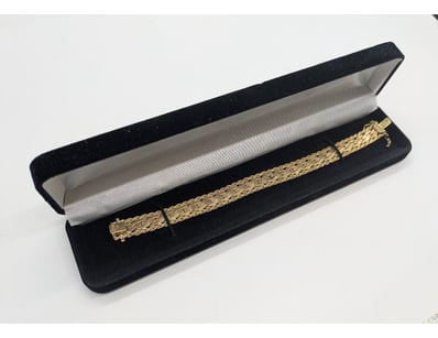 Luxury Jewellery (A1000) - Lot 303