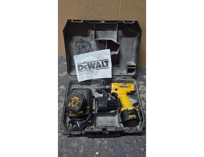 Drill, DeWalt cordless drill DW926

