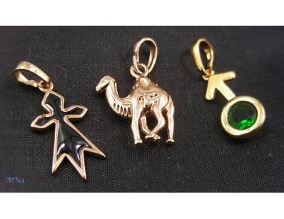 GOLD COLOUR PENDANTS        

Condition: Good - Re...
