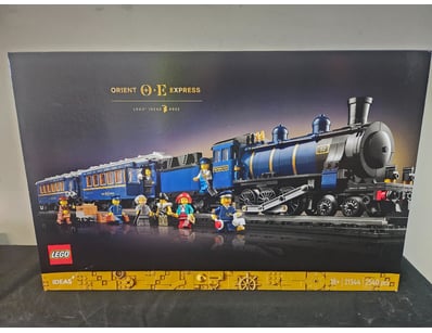 **UNRESERVED** LIFETIME COLLECTION OF LEGO PART... - Lot 753