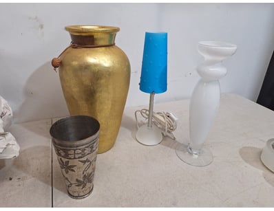 Assorted Homewares Box Lot

Includes Vase, Lights,...