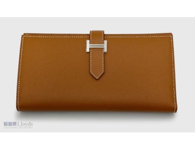 HERMES BEARN WALLET GOLD

Condition: 10/10

Ex...