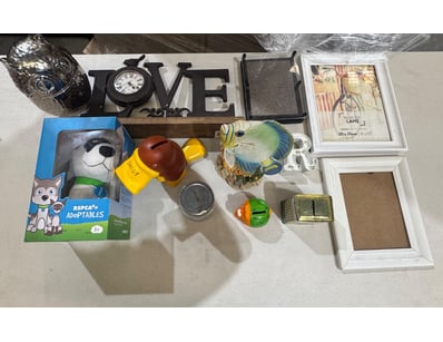 Assorted Lot of Homeware, includes various coin ba...