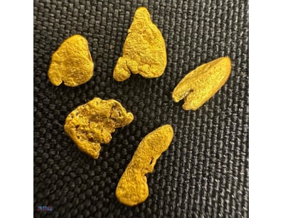 1.015 GRAMS AUSTRALIAN GOLD NUGGETS

Dimensions: H...