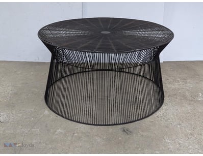 Coffee table, round weaved metal

Dimensions: H 47...