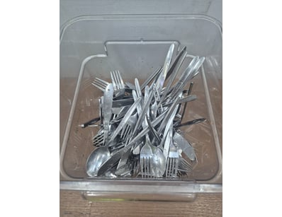 Mix of dinner cutlery 

Sold as lot

