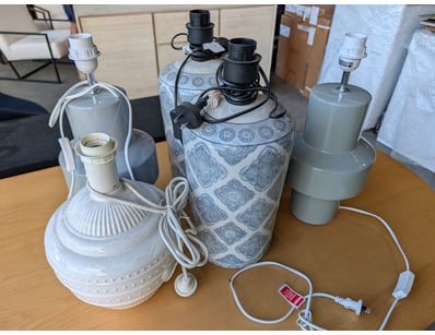 Lot of six decorative table lamps featuring cerami...