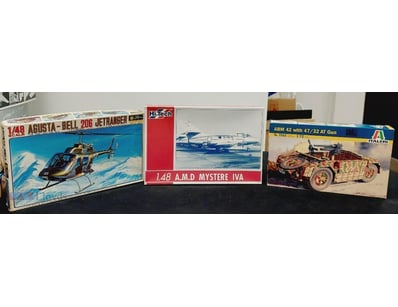 VINTAGE SCALE MODEL KIT COLLECTION - MILITARY AIRC...