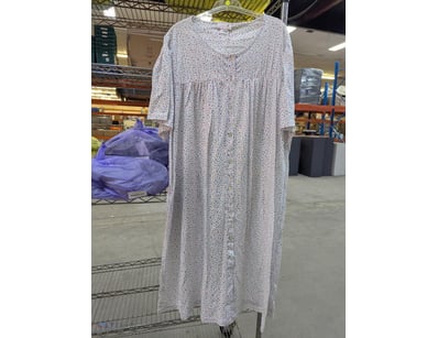 RRP: $65.95, Shrank Poly/Cotton Nightgown, size 26...