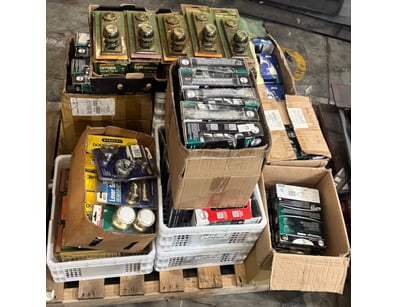 Assorted pallet lot of door handles and door acces...
