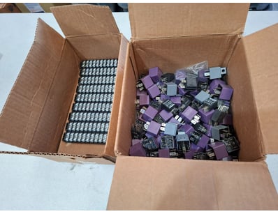 UNRESERVED Trimble Equipment & Accessories Wareh... - Lot 62