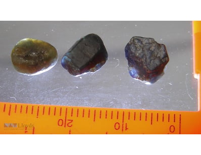 10CT NATURAL ROUGH NSW CABBING SAPPHIRES        

...