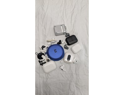 UNRESERVED Airport - Lost Property (A980) - Lot 422