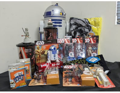 COMPREHENSIVE STAR WARS COLLECTIBLES COLLECTION - ...