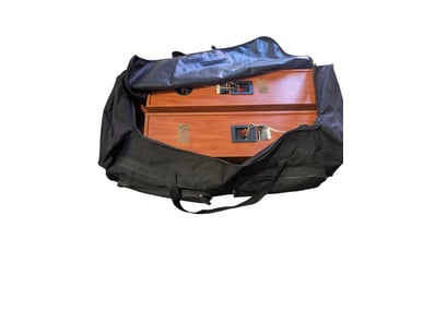UNRESERVED Airport - Lost Property (A980) - Lot 586