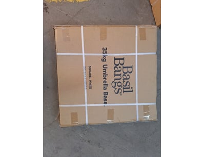 Basil Bangs, 35kg, White Square, Umbrella Base

