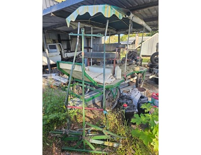Vintage/Antique Carriage, Green, With accessories
...