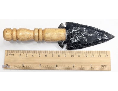 OBSIDIAN STONE DAGGER     

Obsidian Stone Dagger ...