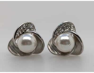 BASE METAL FAUX PEARL & CZ EARRINGS


583010+27...