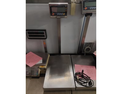 Vintage commercial weighing scale system comprisin...