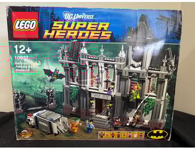 **UNRESERVED** LIFETIME COLLECTION OF LEGO PART... - Lot 567