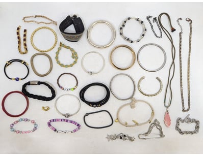 UNRESERVED Airport - Lost Property (A980) - Lot 187