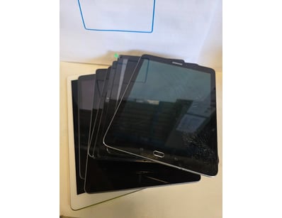 UNRESERVED Airport - Lost Property (A980) - Lot 525