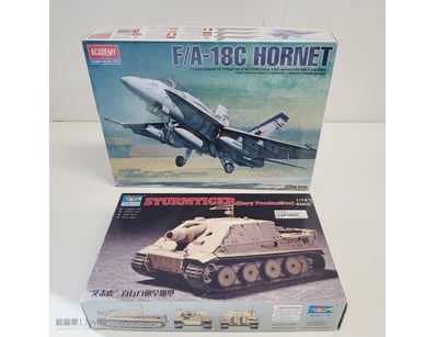 VINTAGE HOBBY MODEL KIT COLLECTION - F/A-18C HORNE...