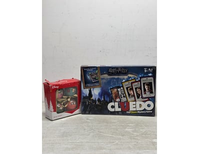 Lot comprising of Harry potter board game and Disn...