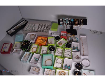 Assortment Of Boxed Jewellery Pieces, Rings, Earri...