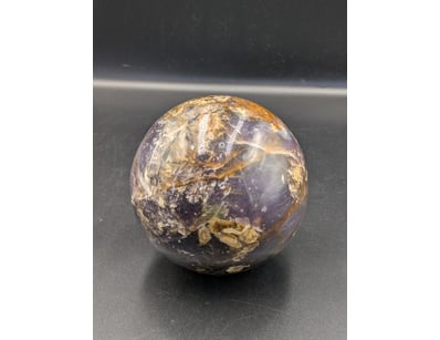 1.9KG PURPLE CHALCEDONY SPHERE

Condition: Good ...