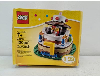 **UNRESERVED** LEGO set 40153 featuring a rotating...