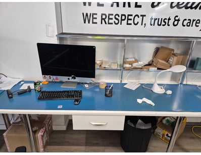 Dyson, Apple & Other Major Brand Reseller Liquid... - Lot 26